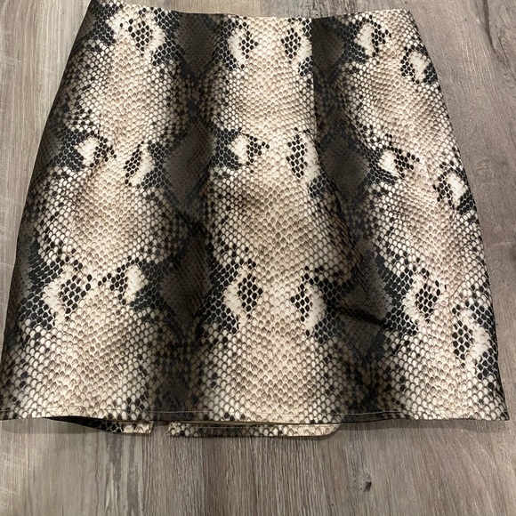 ✨Snakeskin Leather Skirt - Picture 5 of 6